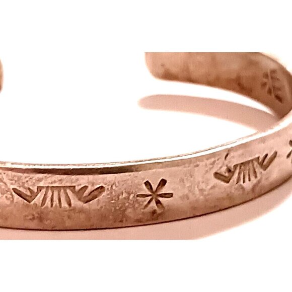 Vintage Navajo Hand Stamped Cuff signed "MWT" 25.5g (1201) - Picture 6 of 8